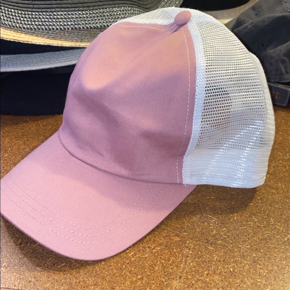 Women’s trucker hat